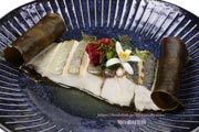 シマアジの昆布巻き酒蒸し,縞鯵