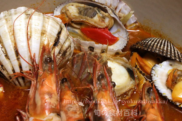 ツキヒガイなどいろいろな魚介を使ったブイヤベース ツキヒガイ/月日貝 Amusium japonicum japonicum