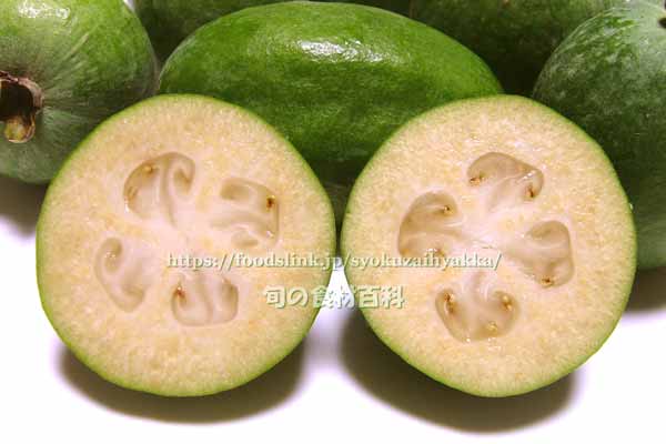 フェイジョア(Feijoa)の断面 フェイジョア(Feijoa)の断面