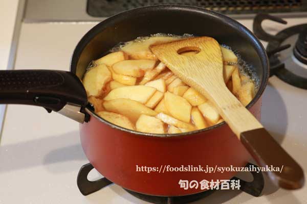 マルメロを煮込む マルメロ セイヨウカリン marmelo