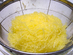 金糸瓜のゆで方 ほぐした金糸瓜/きんしうり/そうめんかぼちゃ
