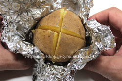 ホイルに包んで蒸し焼きにしたキタアカリ ホイルに包んで蒸し焼きにしたキタアカリ